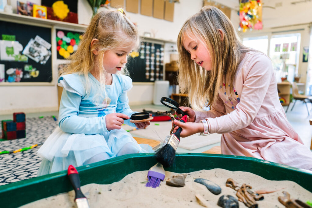 Children studying fossils at KU Bel Air childcare