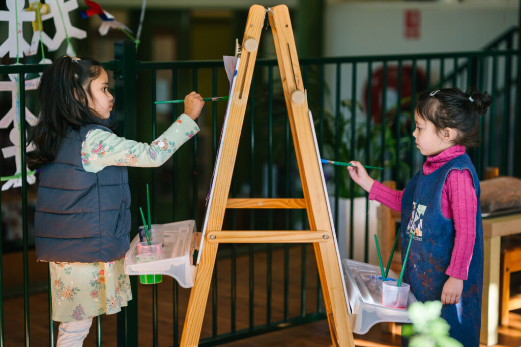 Children painting at KU St Ives Barra Brui childcare