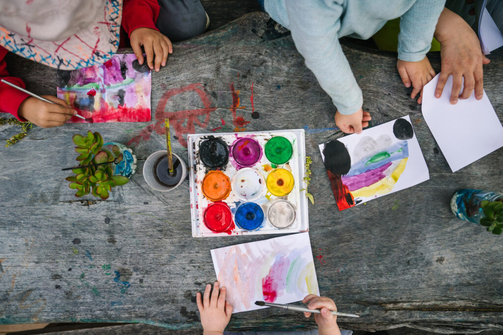 Children doing some painting at KU Tanilba Bay childcare